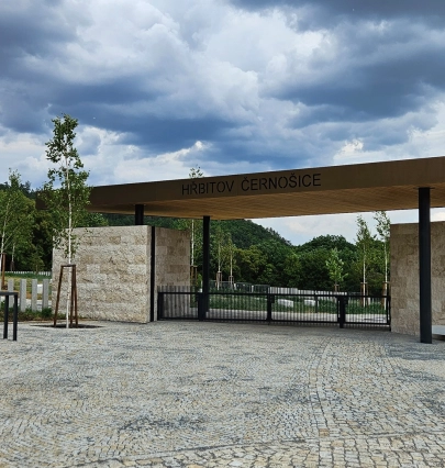 Jeden rok od dokončení městského hřbitova v Černošicích