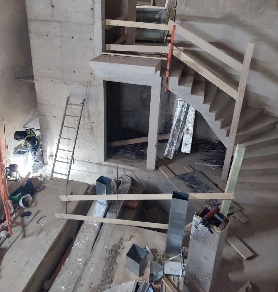 Rekonstrukce Hotelu U Sixtů na Staroměstském náměstí pokračuje