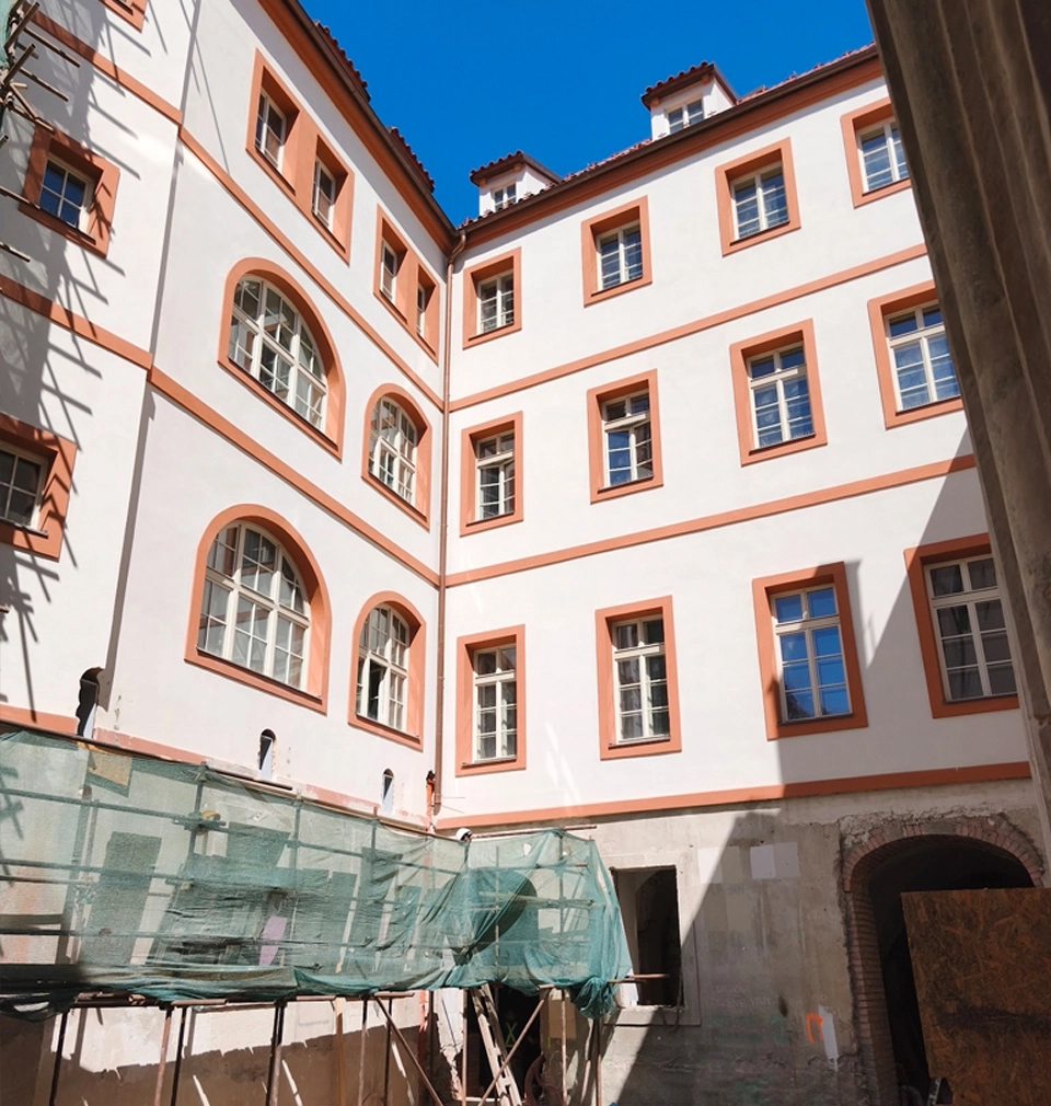 Historické malby ožívají v Hotelu U Sixtů